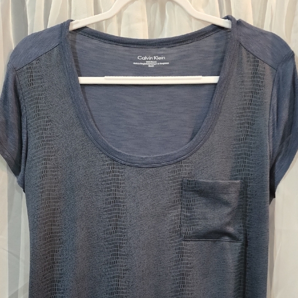 #58 NWOT Calvin Klein Navy Textured Short Sleeve Tee - Picture 4 of 7